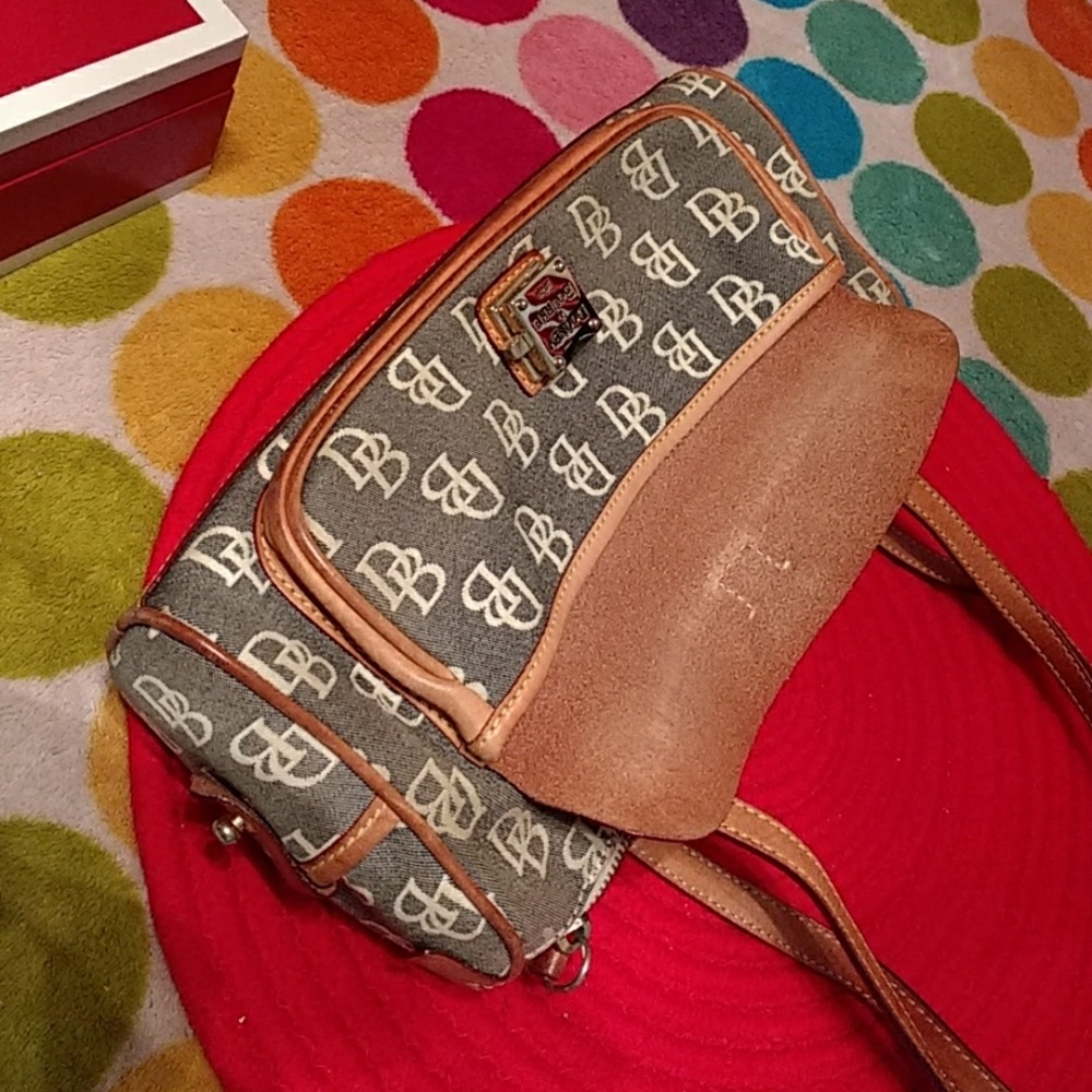Authentic Dooney & Bourke gray/brown leather bag. - Picture 8 of 8